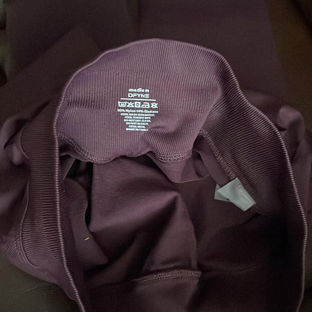 New DFYNE leggings size medium - Picture 3 of 4